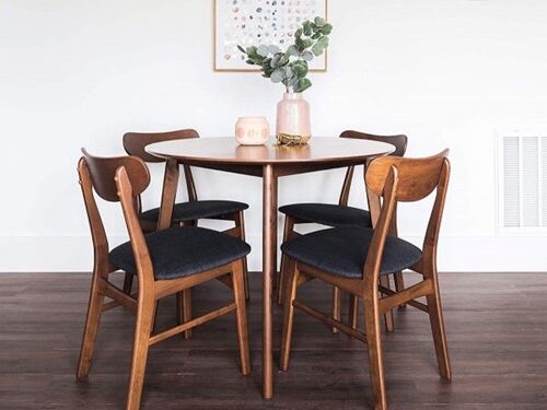 Với sự kết hợp của nệm ở phần ghế vừa sang trọng vừa đem lại cảm giác êm ái cho người ngồi