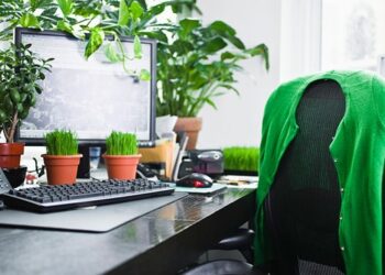 Mẹo hay trang trí bàn làm việc văn phòng thêm phần độc đáo