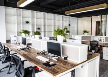 Hướng dẫn cách bố trí bàn văn phòng đúng chuẩn