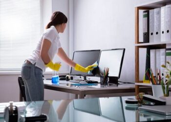 Cách vệ sinh bàn làm việc đảm bảo sạch đẹp như mới